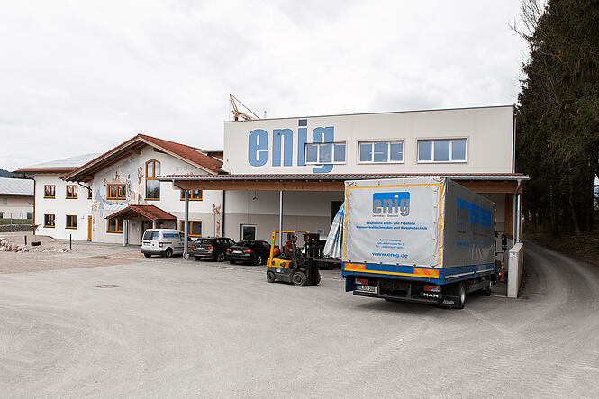 Firmengebäude des HURCO Kunden ENIG Gerätebau & Gravuren GmbH