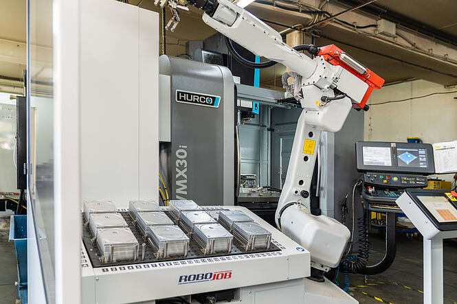 Robojob Automation an HURCO Maschine